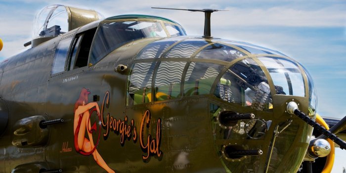 2048x1360 100+ Military Pin Up