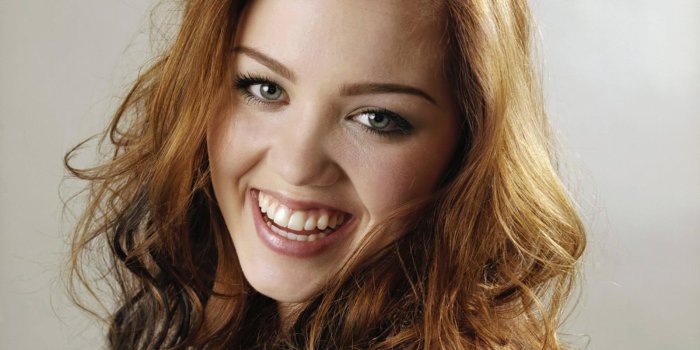 1600x1200 TATTOO GOOGLE: American Actress Erika Christensen High Definition