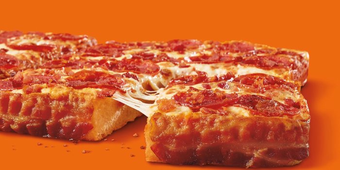 2880x1800 Bacon Pizza Background Wallpaper 46308 - Baltana