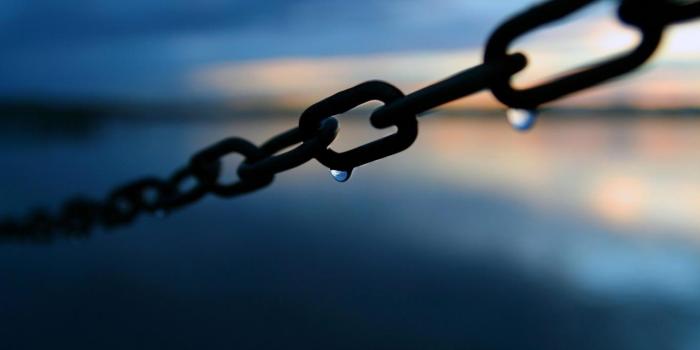 1366x768 chain-wallpaper-hd-1 - Passive Income Wise