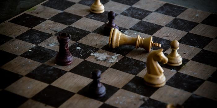 1920x1276 Old chess board with pieces fallen king | WallpaperFool