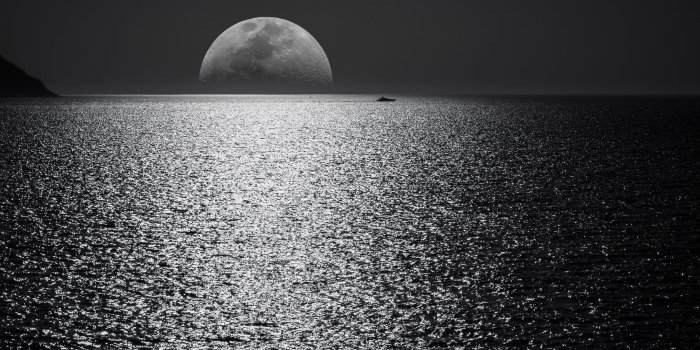 2560x1080 2560x1080 White Black Moon Evening Night Time Seascape 5k