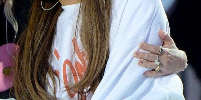 719x1280 Pin on Singers & Celebrities Wallpapers/Lockscreen