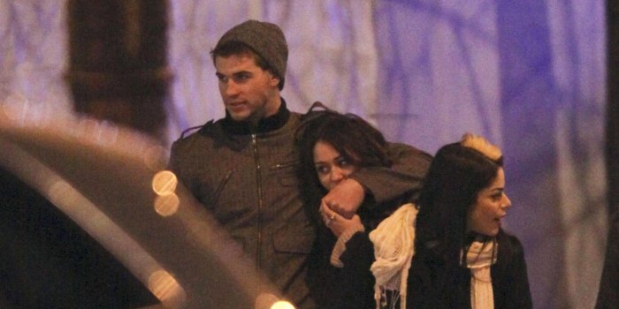 2000x1184 Miley Cyrus And Liam Hemsworth Wallpapers