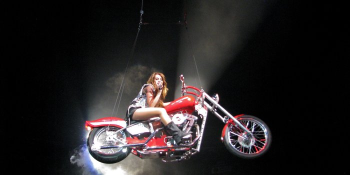 3264x2448 File:Miley Cyrus - Wonder World Tour - I Love Rock n Roll 4.jpg