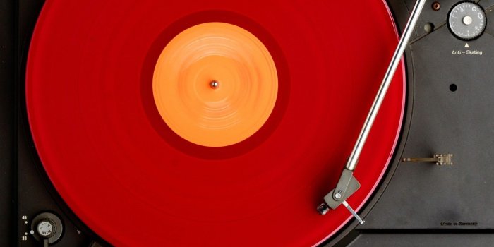 1332x850 Wallpaper macro, music, background, DJ, turntables, vinyl, record