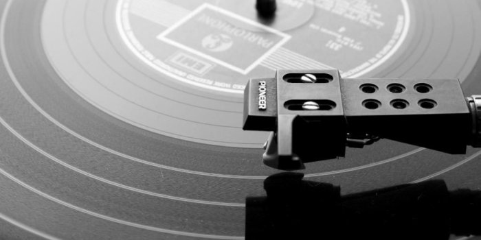 1024x1024 Vinyl Record iPad Wallpapers Free Download