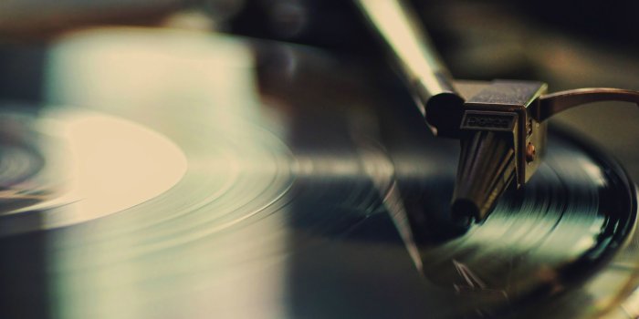 2560x1600 Record Playing wallpaper - Music wallpapers - #14479