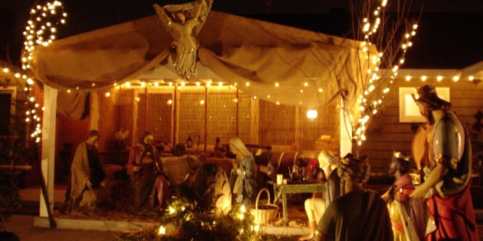 2196x1559 A Life Size Nativity - Christmas Photo (3040520) - Fanpop