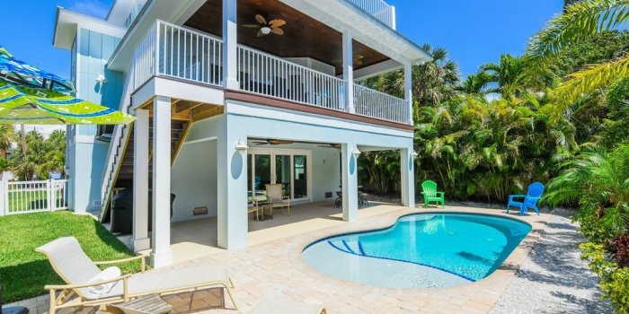 1024x768 BRAND NEW GORGEOUS ISLAND HOME! 3 Bedroom Block to Beach w Pool