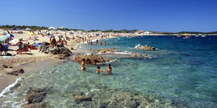4085x2859 Free download Spring vacation on the beach on the Costa Smeralda