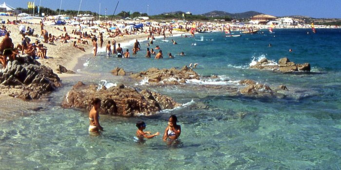 2048x2732 Free download Spring vacation on the beach on the Costa Smeralda