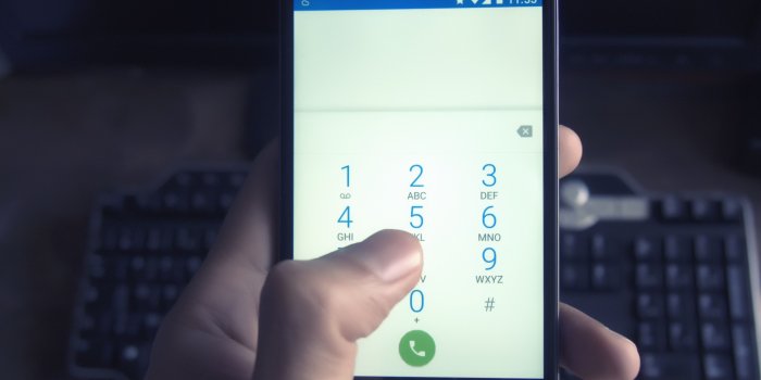 4006x2592 Person Dialing on Black Smartphone · Free Stock Photo