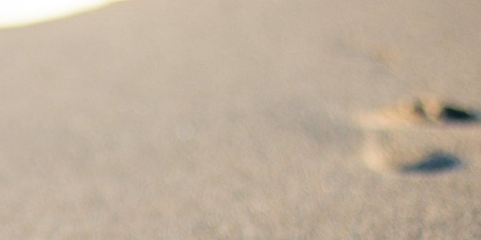 1440x2560 Footsteps in Sand Wallpaper - iPhone, Android & Desktop Backgrounds