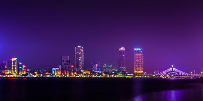 3840x2159 the bright skyline of da nang in vietnam seen from the river at