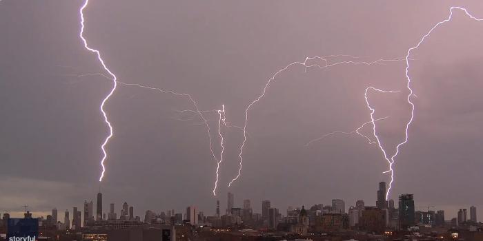 1920x1080 Watch simultaneous lightning strikes illuminate Chicago's sky