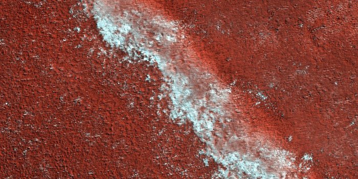 1680x666 HiRISE | A Slice of Polar Layer Cake (ESP_062216_2660)