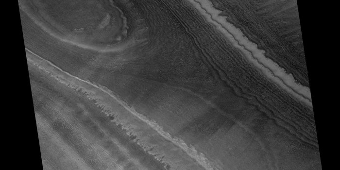 2048x2974 HiRISE | A Slice of Polar Layer Cake (ESP_062216_2660)