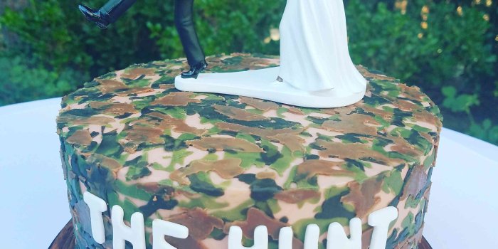 3024x3024 What Is a Groom's Cake? 8 Theme Ideas For Your Wedding