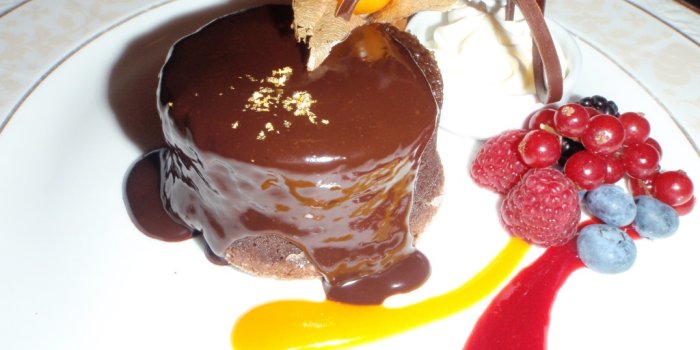 1024x768 Monday Geology Picture(s): Golden Dessert at the Emirates Palace