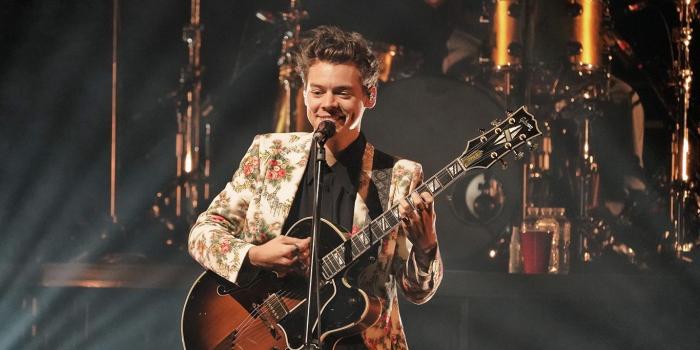 1366x768 Harry Styles Laptop Background posted by Zoey Mercado