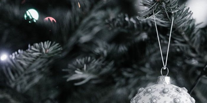 736x1308 45 Free Stunning Christmas Wallpaper Backgrounds For iPhone | The Chic  Pursuit