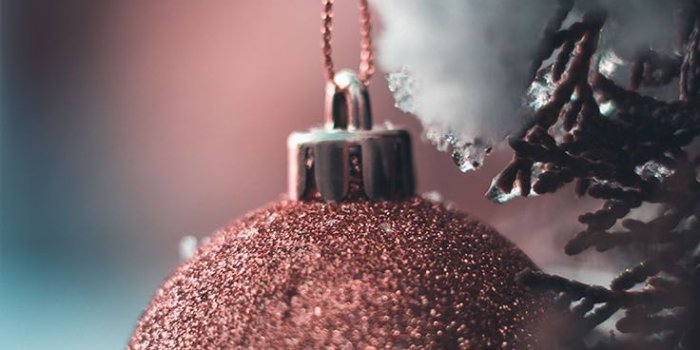 736x1308 35 Sparkly Christmas iPhone Xs Max Wallpapers | Preppy Wallpapers