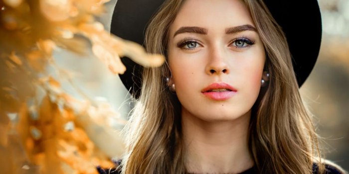 1024x768 Black clothing, blonde, outdoor, woman wallpaper, hd image, picture, ff2a63  | Autumn photography portrait, Autumn photography, Photography posing guide