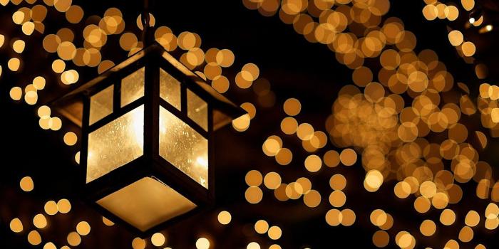 1332x850 Wallpaper glass, macro, light, night, lights, lamp, the evening, yellow,  lantern, garland, bokeh images for desktop, section макро - download