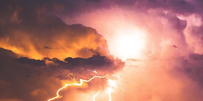 1125x2436 lightning strike at night iPhone X Wallpapers Free Download