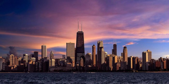4096x2160 Chicago, Illinois, City, River, Skyscrapers, Evening, - Chicago Purple  Skyline With Flag Resolution - 728x410 - Download HD Wallpaper -  WallpaperTip