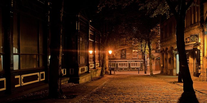 4096x2400 K Papers Quiet old town wallpaper