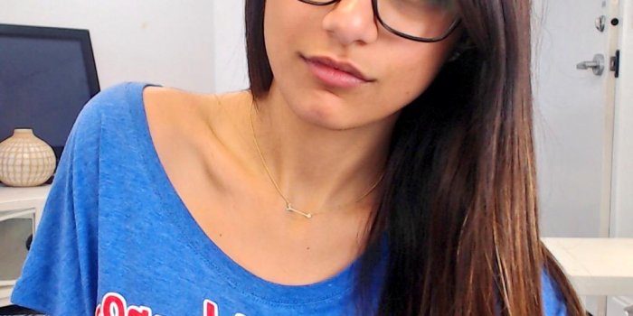 1024x1024 Mia Khalifa Wallpapers - Top Free Mia Khalifa Backgrounds - WallpaperAccess