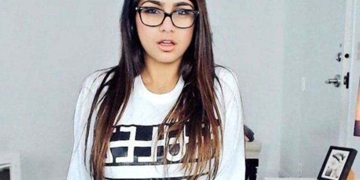 1680x1050 Mia Khalifa Background 1 - Mia Khalifa Baker Mayfield - 1680x1050 -  Download HD Wallpaper - WallpaperTip