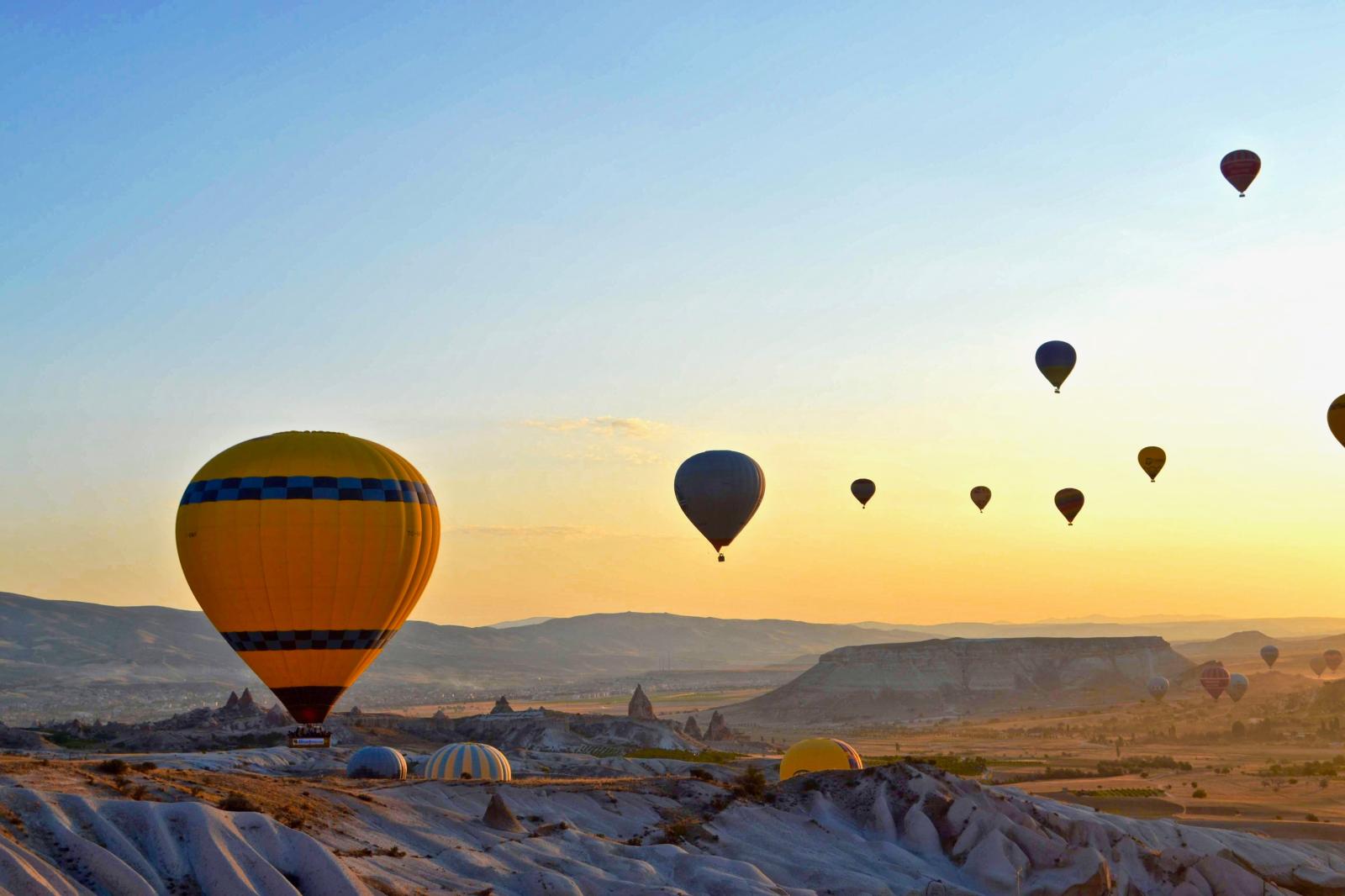 4608x3072 The famous hot air balloons of Cappadocia, Turkey take off for a morning  flight August 2018 (Photo credit to Ridwan Meah) [4608 x 3072] : wallpapers