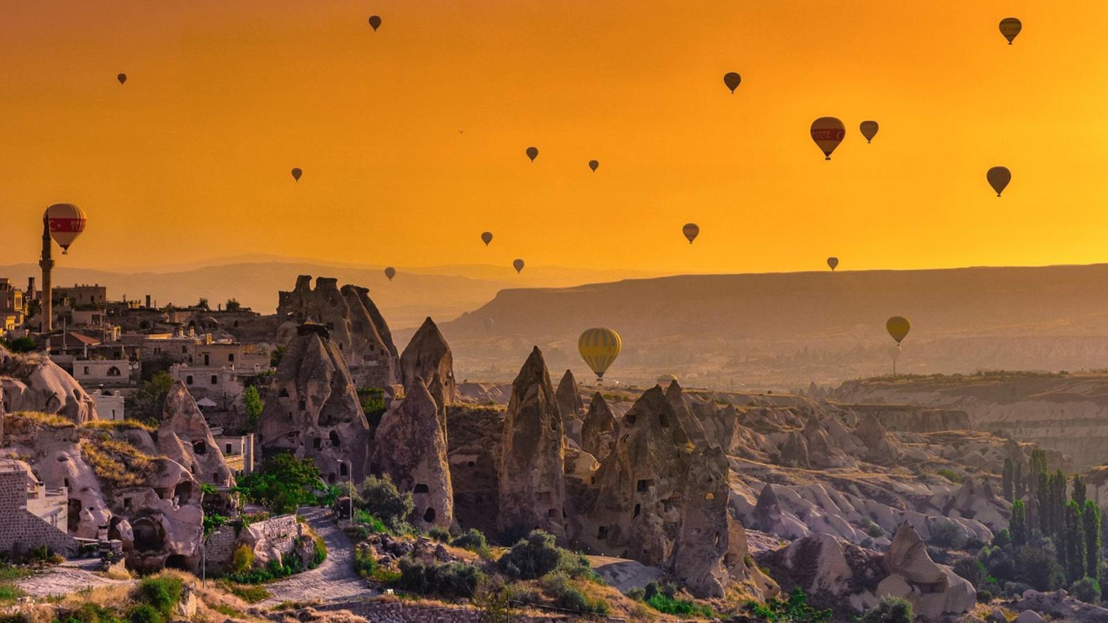 1920x1080 Sunrise in Cappadocia, Turkey : wallpapers