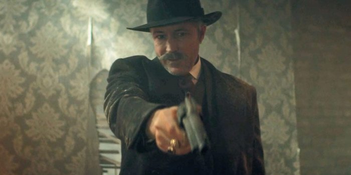 1575x950 Peaky Blinders fan does a double take after spotting her B&Q wallpaper on  the 1920s show set