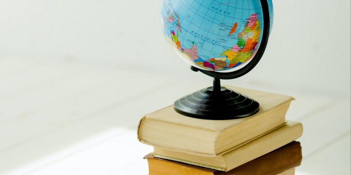 1440x2560 Download wallpaper 1440x2560 globe, books, study, science qhd samsung  galaxy s6, s7, edge, note, lg g4 hd background