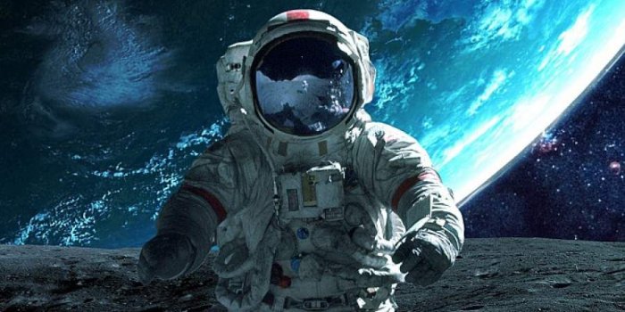 900x1600 Moon Astronaut iPhone Wallpaper | Astronaut wallpaper, Space artwork,  Wallpaper space