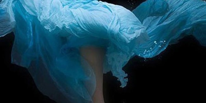 750x1334 Dance Undersea Beauty iPhone 8 Wallpapers Free Download