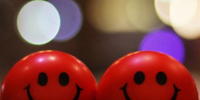 750x1334 Red Happy Smiley iPhone 8 Wallpapers Free Download