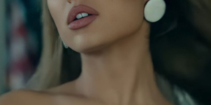 720x1283 Ariana Grande Wallpapers: Top 4k Backgrounds Download [ 80+ HD ]