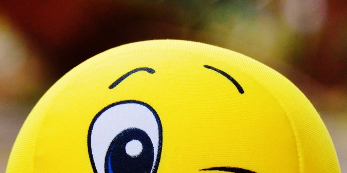 1350x2400 22+] Smile Ball Wallpapers on WallpaperSafari