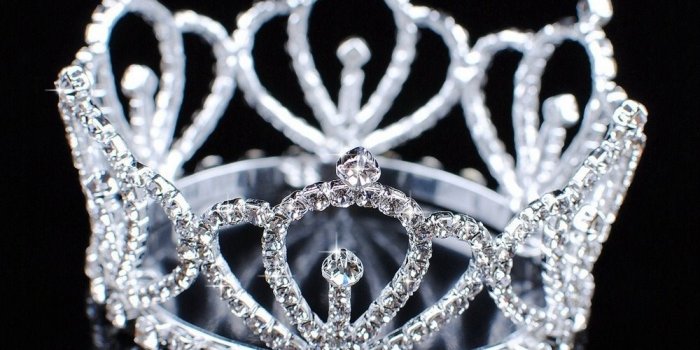 1000x1000 Download Royal Queen Crown Wallpapers HD Desktop Background