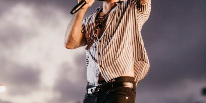 1080x1620 man in gray and white striped t-shirt photo – Free Dj alok Image on Unsplash