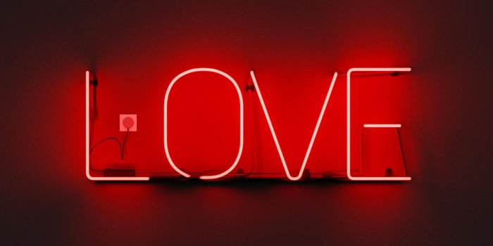 2048x1152 Neon Red Aesthetic Wallpaper For iPhone | Bridal Shower 101