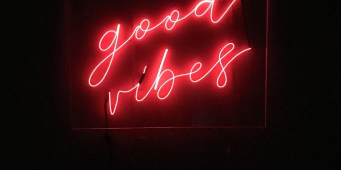 768x1024 20 Free Red Wallpapers For iPhone| Red Aesthetic Wallpapers| - honestlybecca