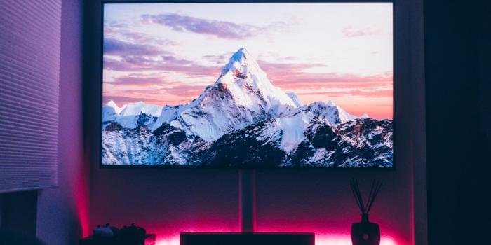 1000x1500 500+ Best Watching Tv Pictures [HD] | Download Free Images & Stock Photos  on Unsplash