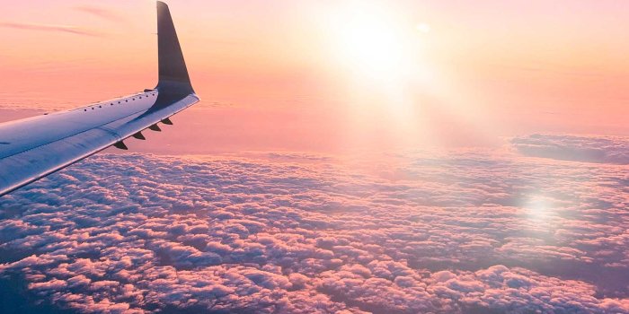 1800x1200 United's New Zoom Backgrounds Will Make It Look Like You're Flying Again |  Travel + Leisure | Travel + Leisure