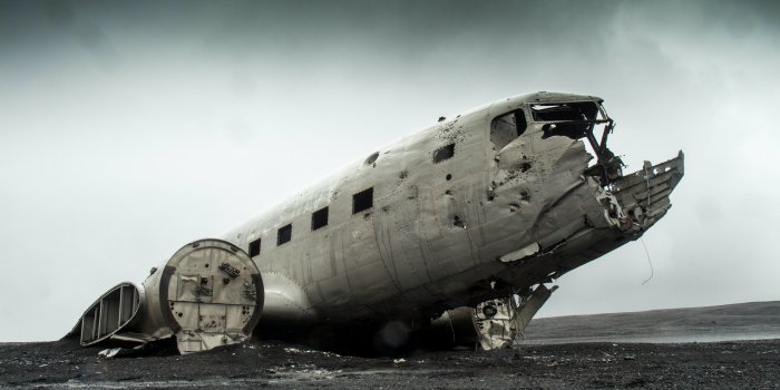 5184x2916 Gray Wrecked Plane Photography · Free Stock Photo